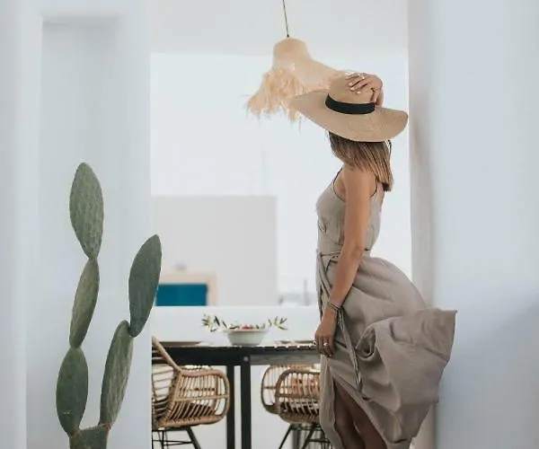 Hora Suites